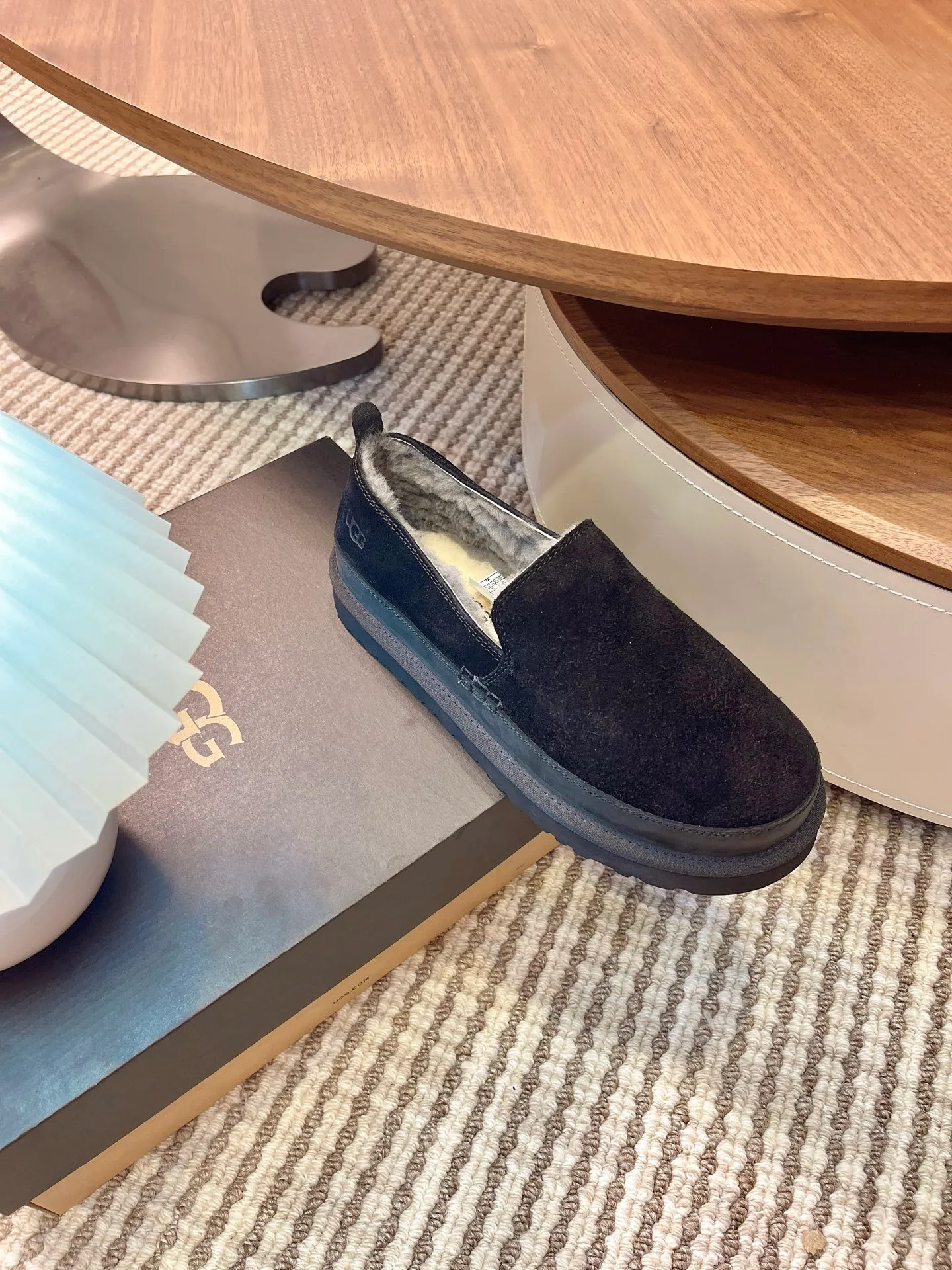 【UGG】 P: 520💰 Size: 39-45 2025 new style 𝑼𝑮𝑮•Men's ◾️. Men's winter snow boots and fur shoes. The matching coefficient is also 100%. 💥Good-looking✨Fully fashionable and full of aura when put on📈 Upper: High-quality cow suede Lining: Sheep fur integrated🐑Wool lining Outsole: EVA anti-slip outsole.